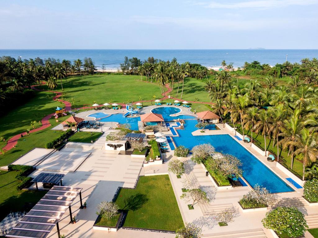 Pogled na bazen v nastanitvi Kenilworth Resort & Spa, Goa oz. v okolici