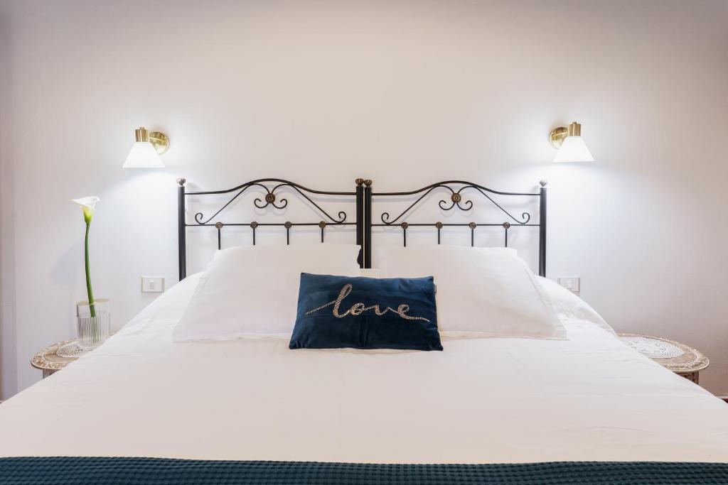 A bed or beds in a room at Facundo B