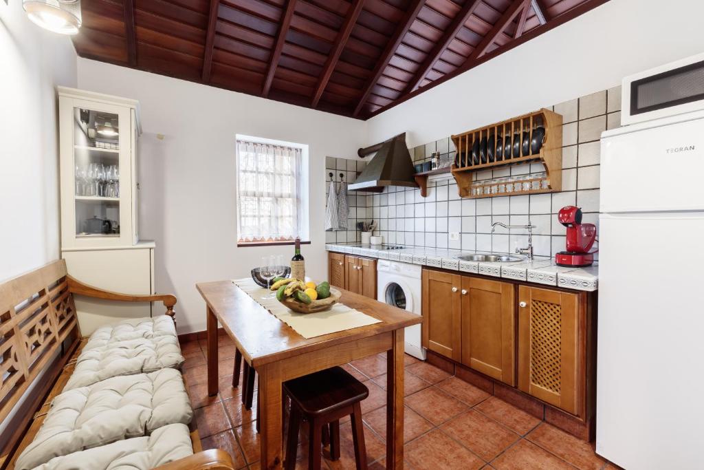 A kitchen or kitchenette at Facundo B