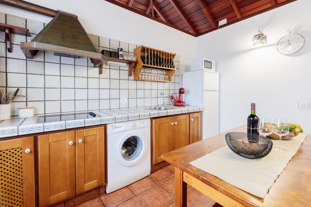A kitchen or kitchenette at Facundo B