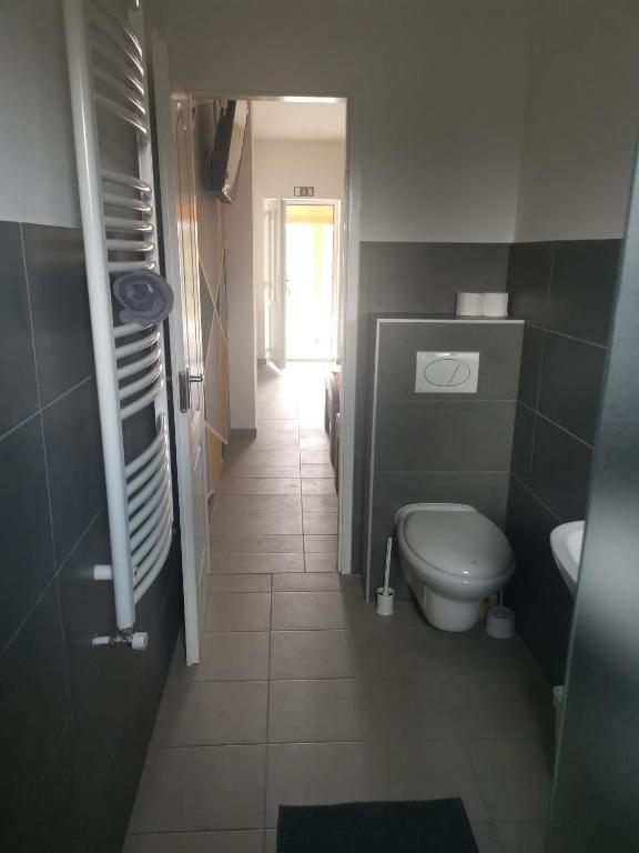 Podlovics Tanya Panzió - Quadruple Room With Bathroom