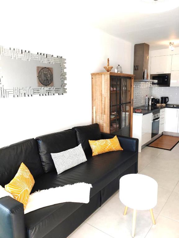 Kuchyň nebo kuchyňský kout v ubytování Apartment Aqui Todo Empieza - Pool view - Free WiFi - smart TV-Residence Senator