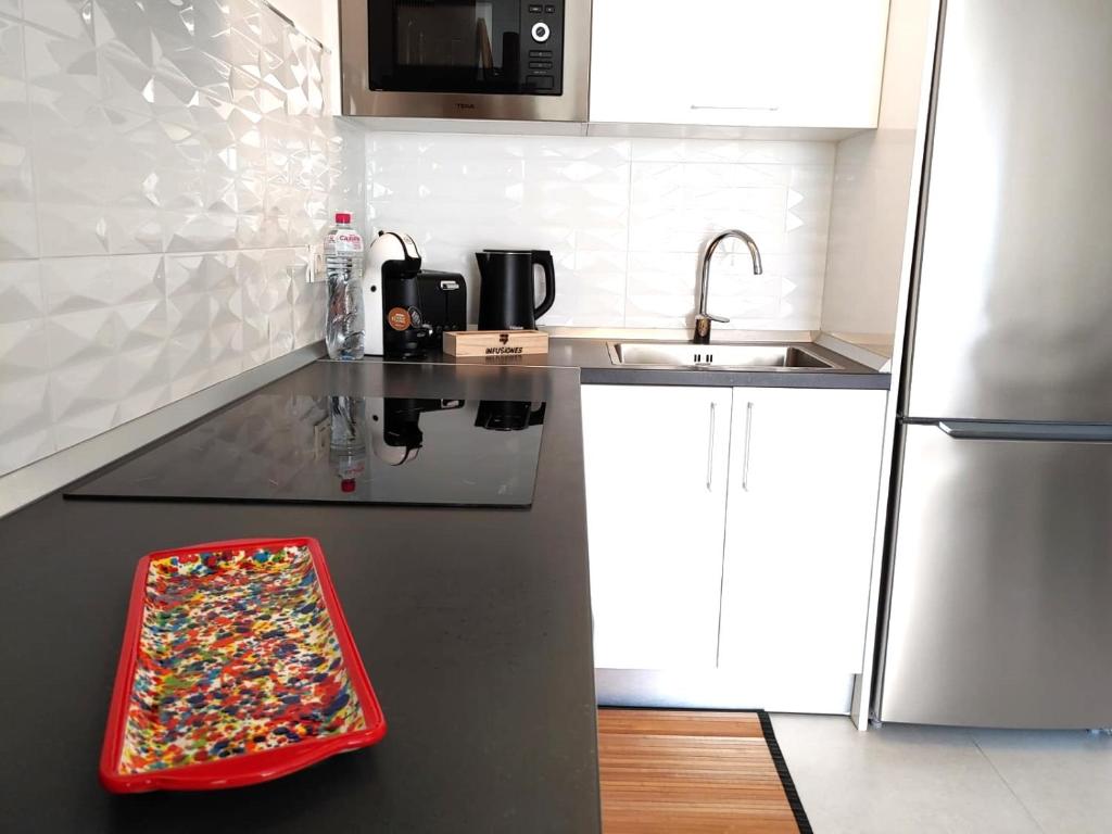 Kuchyň nebo kuchyňský kout v ubytování Apartment Aqui Todo Empieza - Pool view - Free WiFi - smart TV-Residence Senator