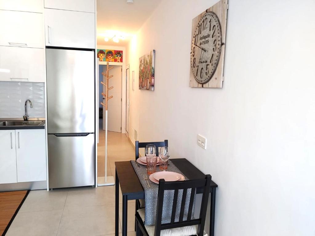Kuchyň nebo kuchyňský kout v ubytování Apartment Aqui Todo Empieza - Pool view - Free WiFi - smart TV-Residence Senator
