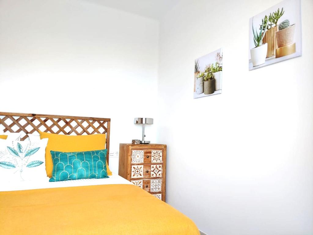 Postel nebo postele na pokoji v ubytování Apartment Aqui Todo Empieza - Pool view - Free WiFi - smart TV-Residence Senator