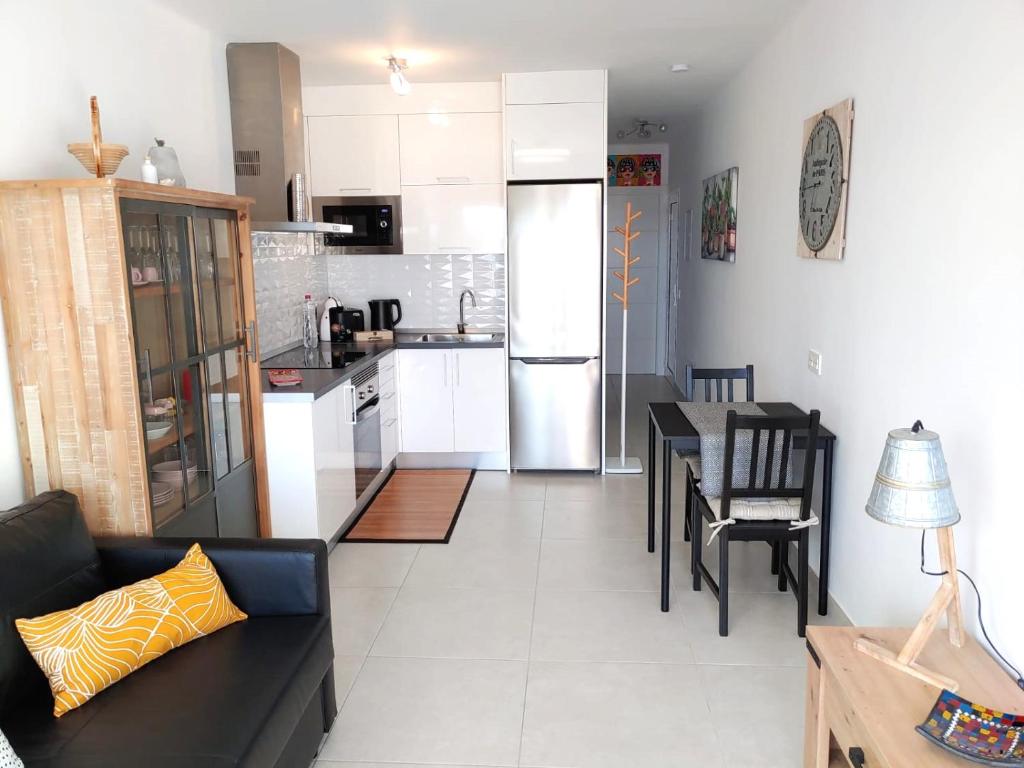 Kuchyň nebo kuchyňský kout v ubytování Apartment Aqui Todo Empieza - Pool view - Free WiFi - smart TV-Residence Senator