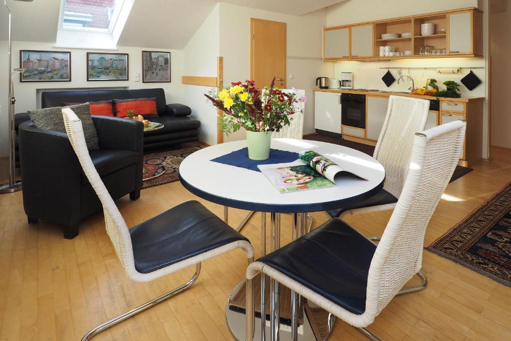 SEETELHOTEL Villa Esplanade mit Aurora die zwei Villen als Rückzugsorte mit Stil, Genuss und Geschichte - Two-Bedroom Apartment - Annex