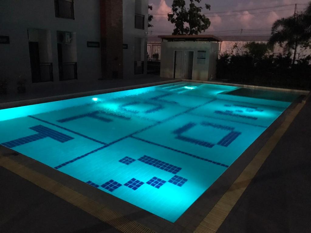 Bazén v ubytování Loft 202 Hotel nebo v jeho okolí