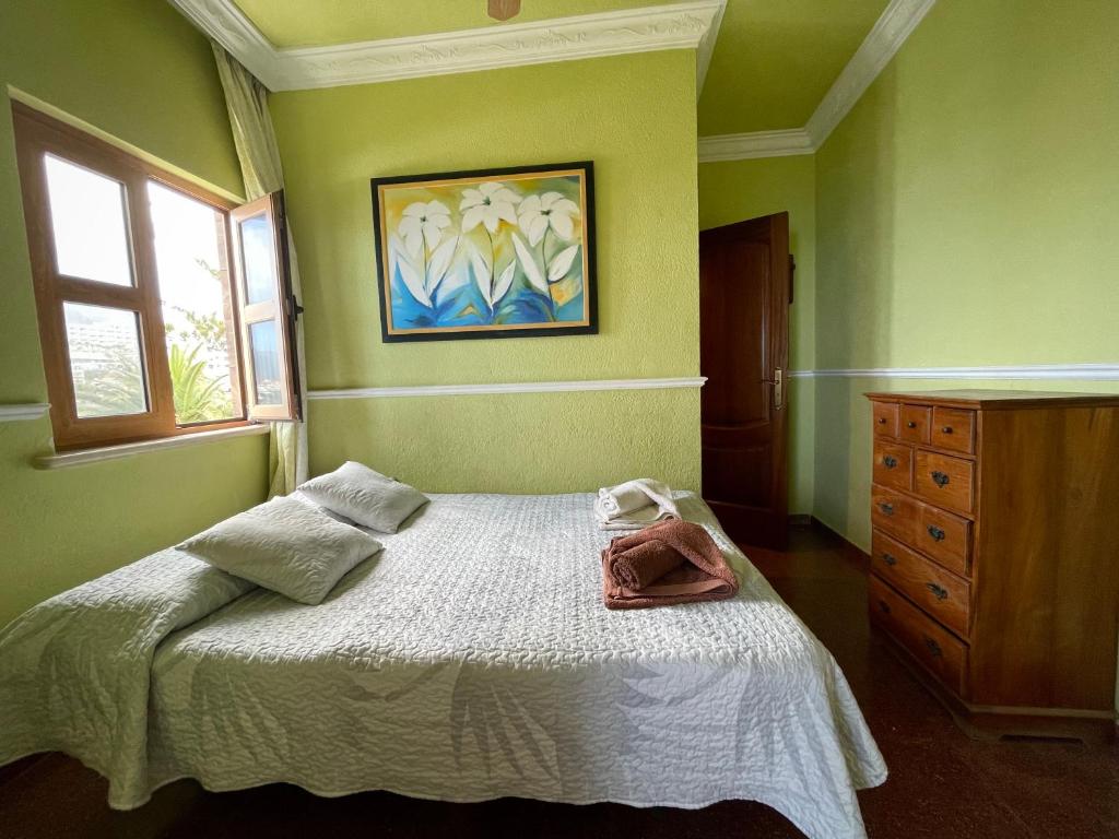 A bed or beds in a room at Luxury Villa Los Gigantes