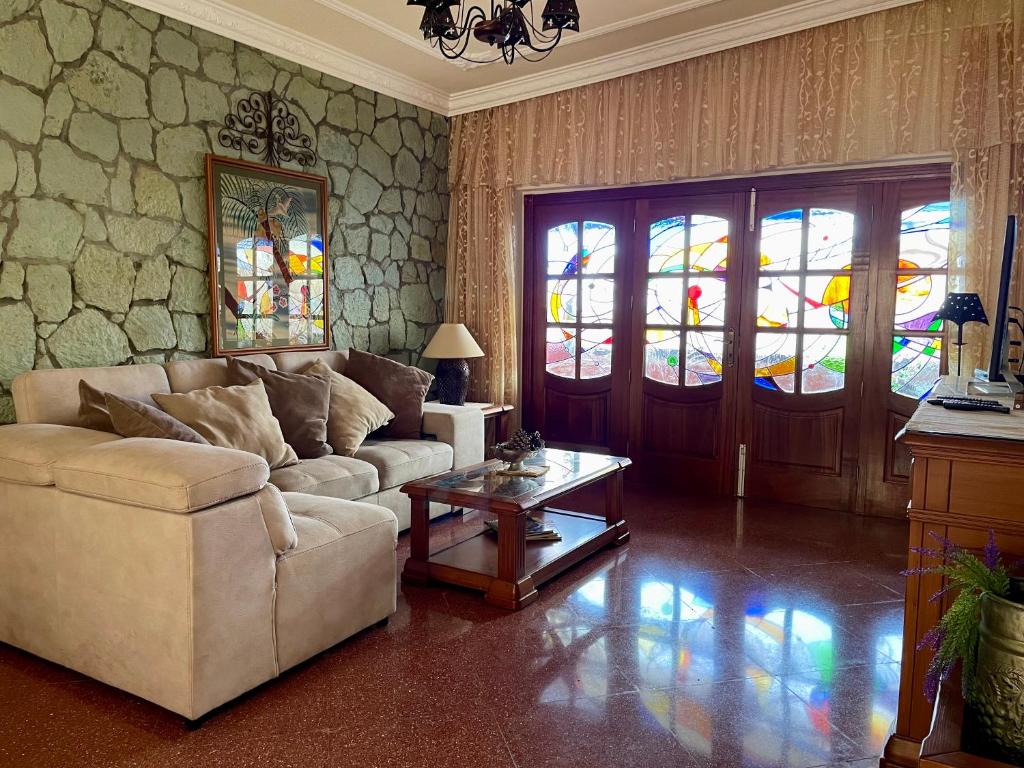 A seating area at Luxury Villa Los Gigantes
