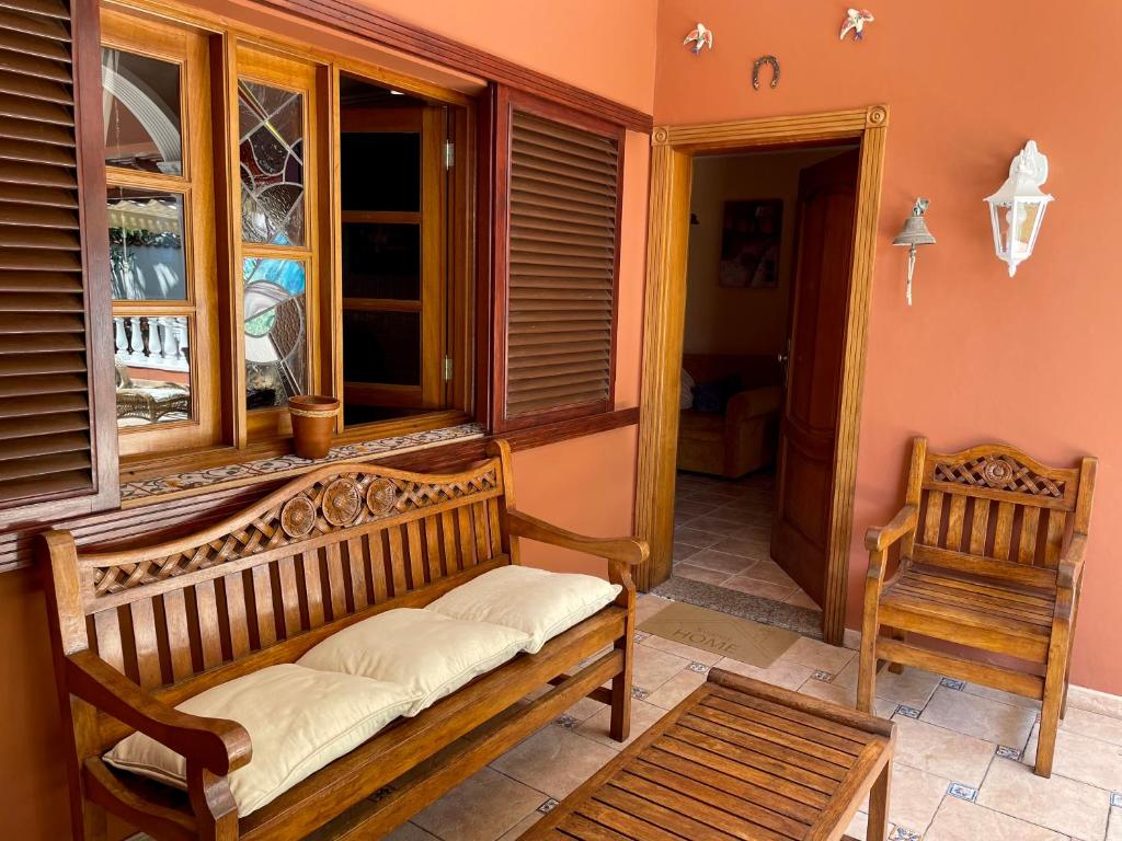 A seating area at Luxury Villa Los Gigantes
