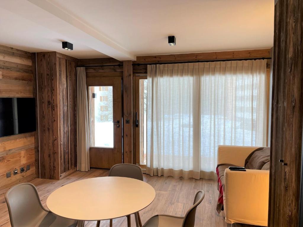 TV a/nebo společenská místnost v ubytování Polaris 1 001 - LUXE & SKI LIFT apartment 6 pers