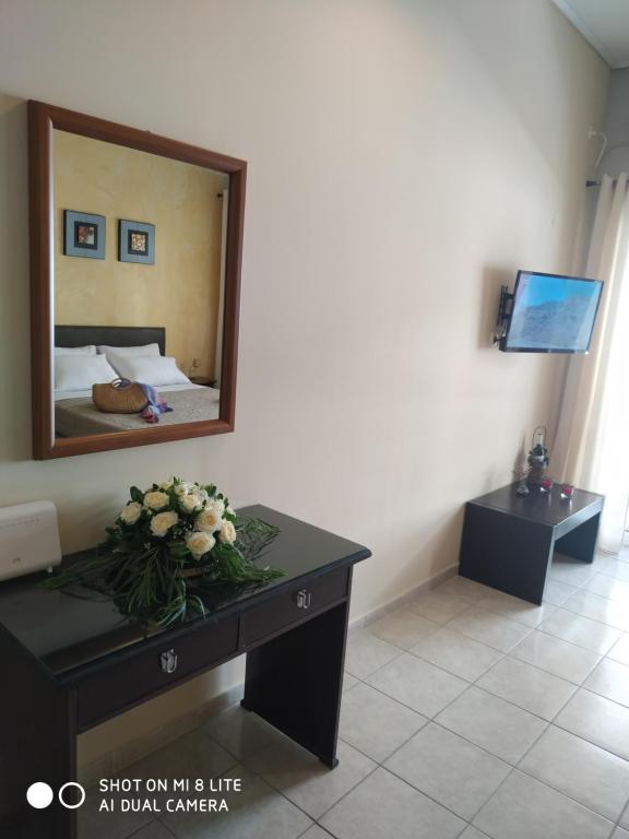 A television and/or entertainment centre at OSCAR STUDIO KALAMATA city centre