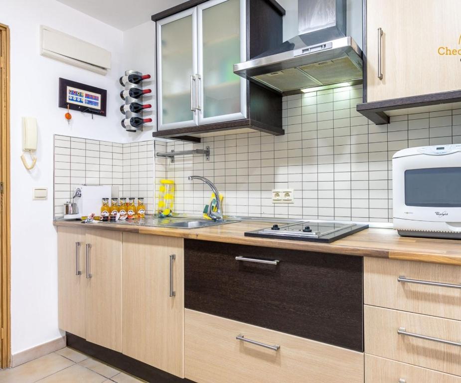 Kuchyňa alebo kuchynka v ubytovaní Apartamento El Oasis VIP-Torremolinos