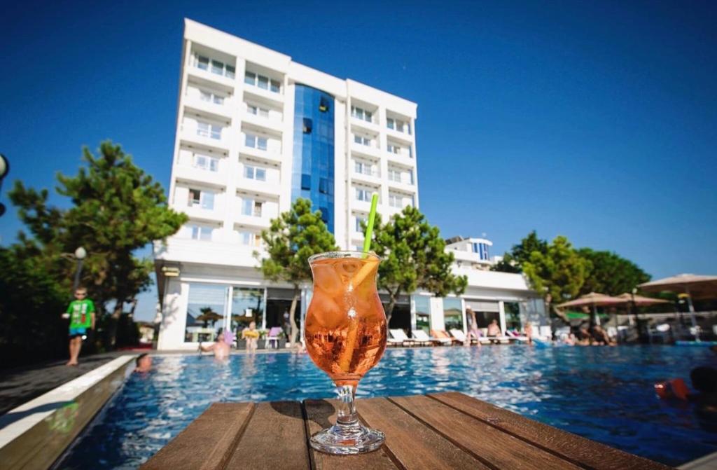 Bazén v ubytování BluMare Resort nebo v jeho okolí