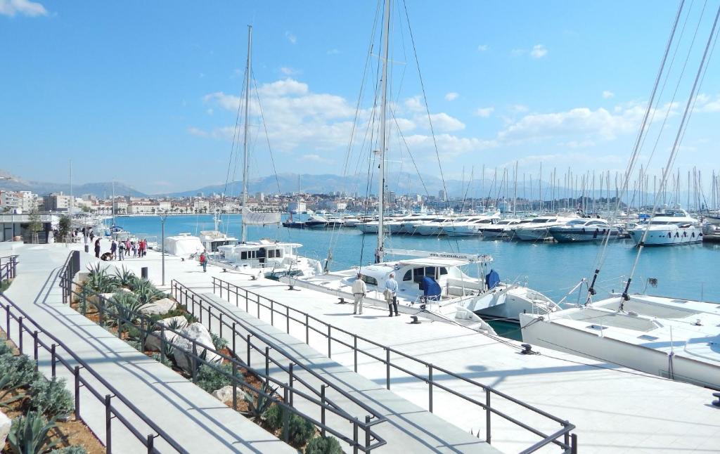 Fotografia z galérie ubytovania Modern apt with terrace 4 min walk to the beach v Splite