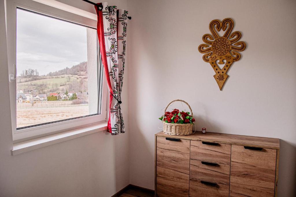 Nespecifikovaný výhled na hory nebo výhled na hory při pohledu z prázdninového domu