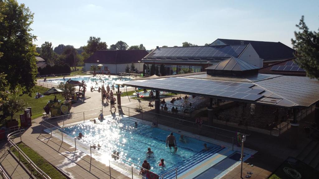 Piscina di Csengő Vendégház o nelle vicinanze