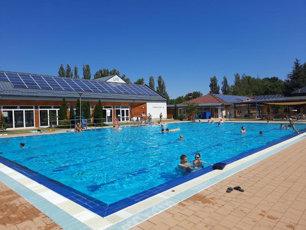 Piscina di Csengő Vendégház o nelle vicinanze
