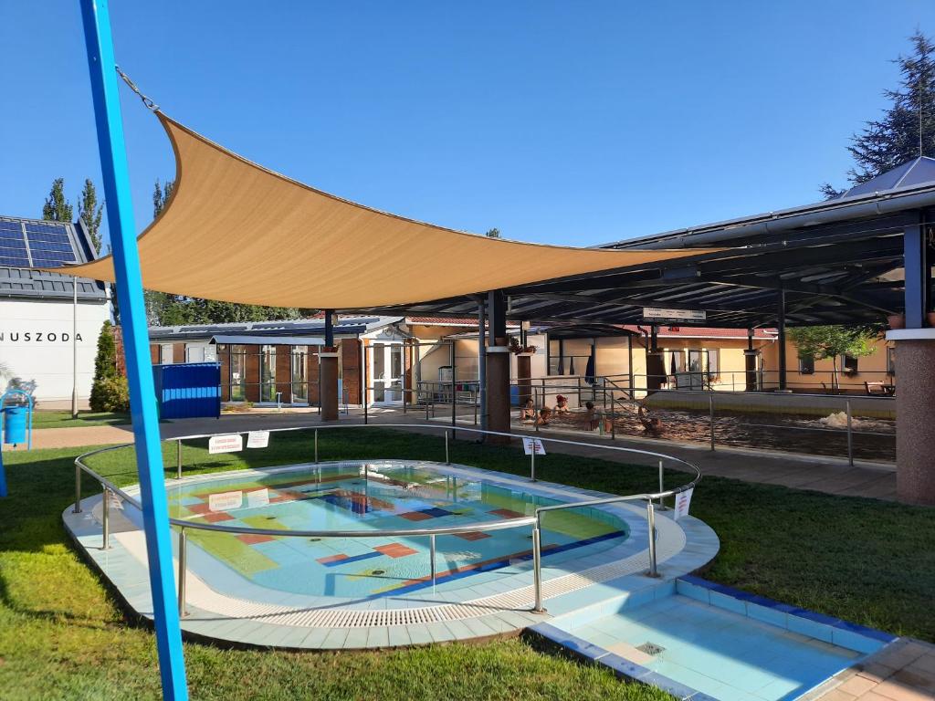 Piscina di Csengő Vendégház o nelle vicinanze