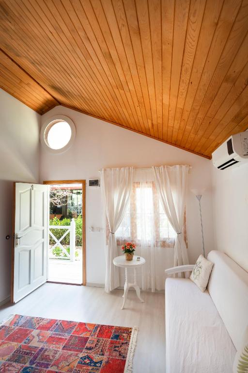Postel nebo postele na pokoji v ubytování Lukkies Lodge Cirali
