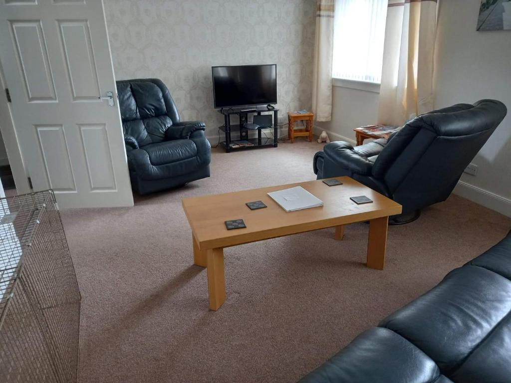 a living room with couches and a coffee table at Inviting light and airy 3-Bed Apartment in Wick in Wick