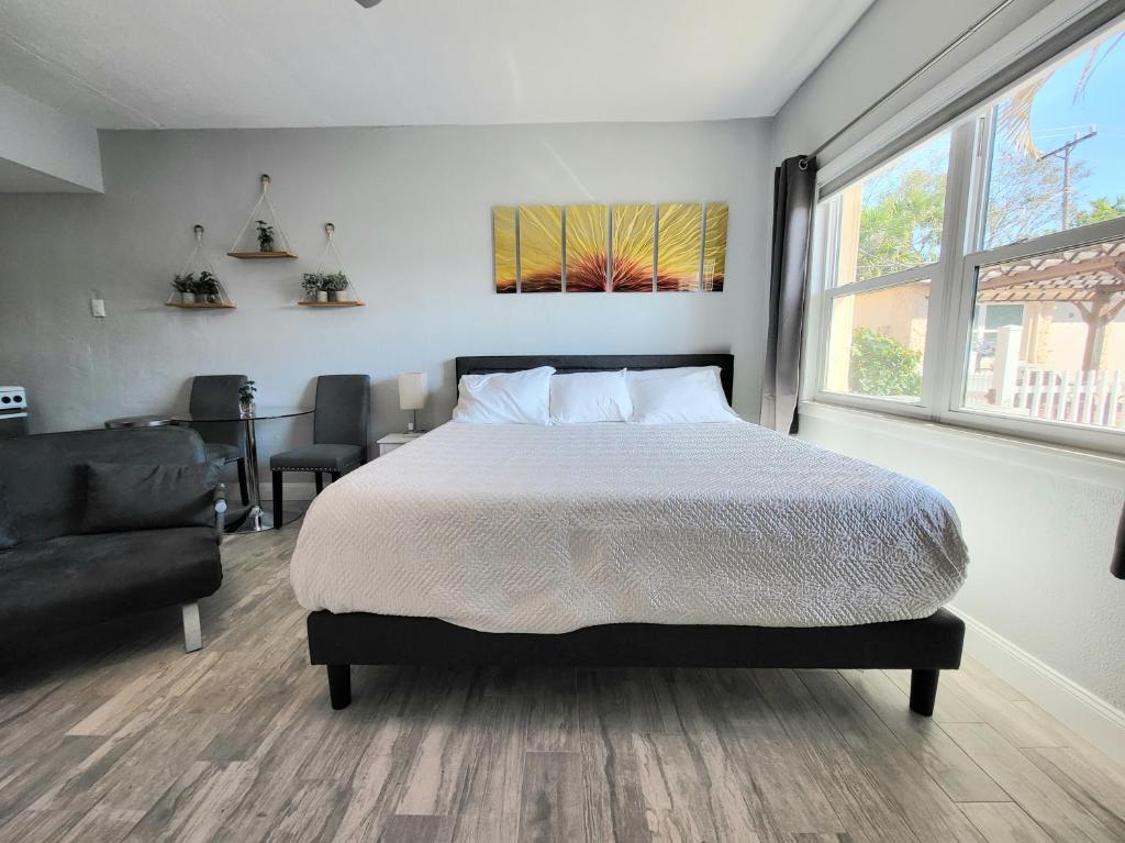Barefoot mailman motel - King Studio Met Bankbed