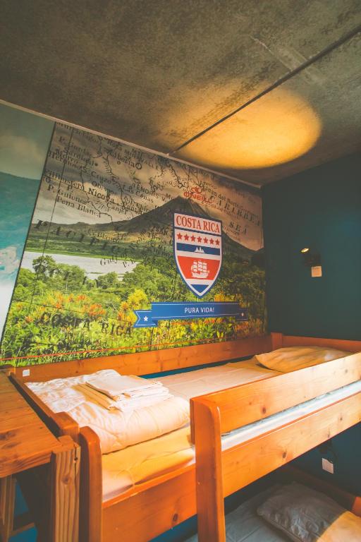 Postel nebo postele na pokoji v ubytování Lakeside Paradise Sport Hostel