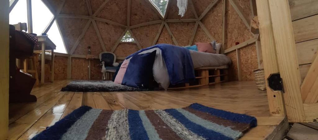 Predel za sedenje v nastanitvi Yátaro Refugio Glamping