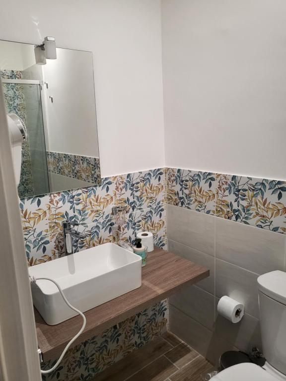 A bathroom at Sicula home