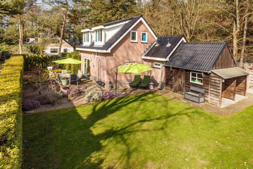 an aerial view of a house with a yard at Mariposa in Otterlo