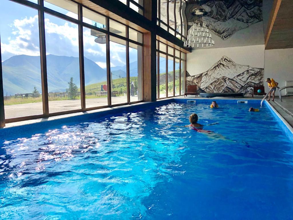 Bazén v ubytování GVC 2-room 116-2 New Gudauri nebo v jeho okolí