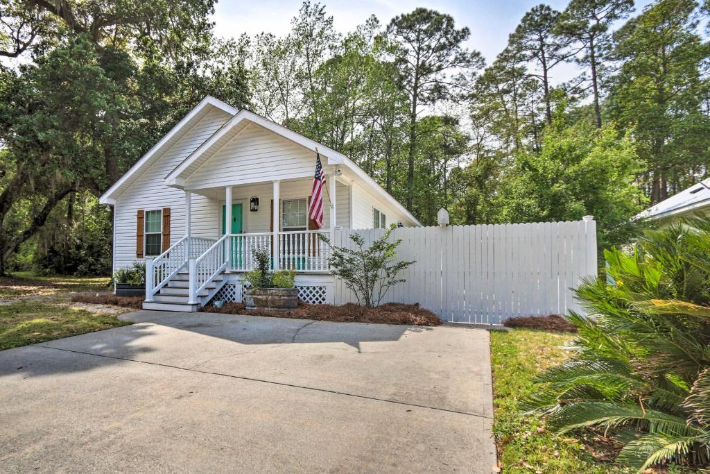 a white house with a white fence at Charming Bluffton Escape with Patio and Gas Grill in Bluffton