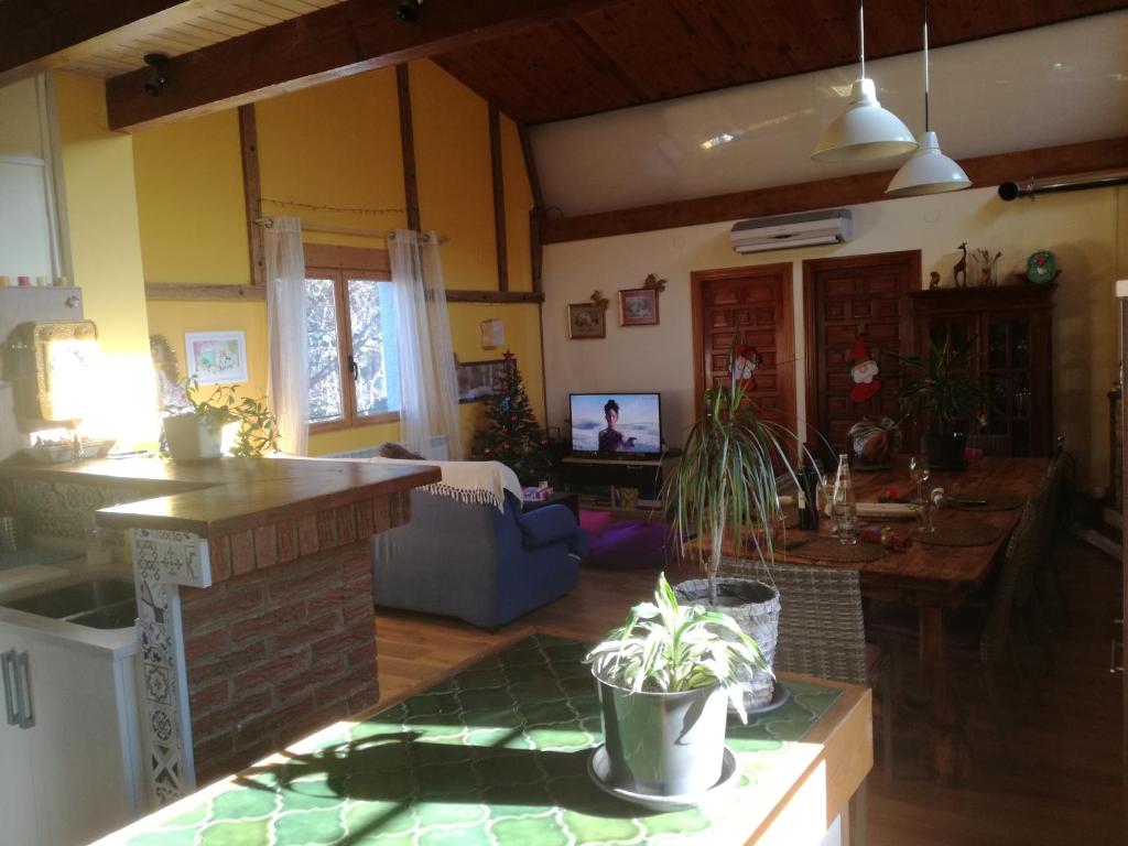 A kitchen or kitchenette at Mirador de Gratal - Sierra de Loarre
