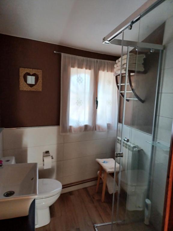 A bathroom at Mirador de Gratal - Sierra de Loarre