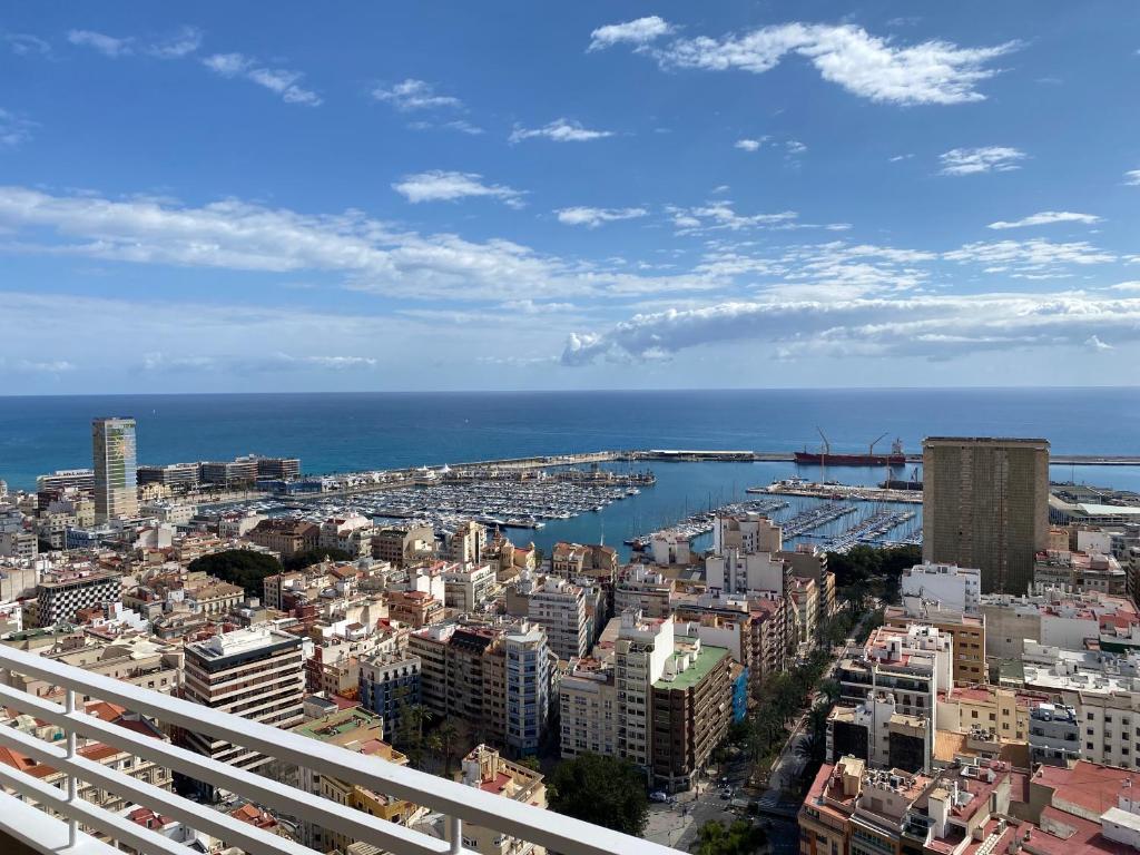 Apartamento 29th floor & sea view, Alicante – Updated 2023 Prices