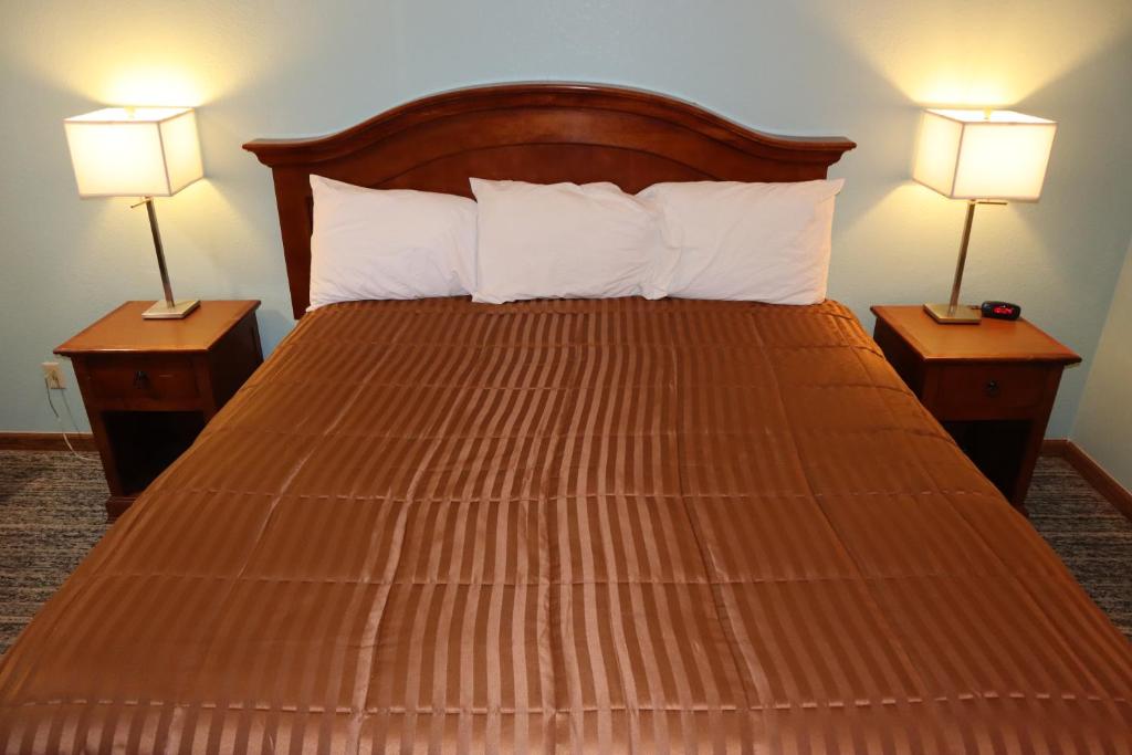 Postel nebo postele na pokoji v ubytování Silver Sands Motel