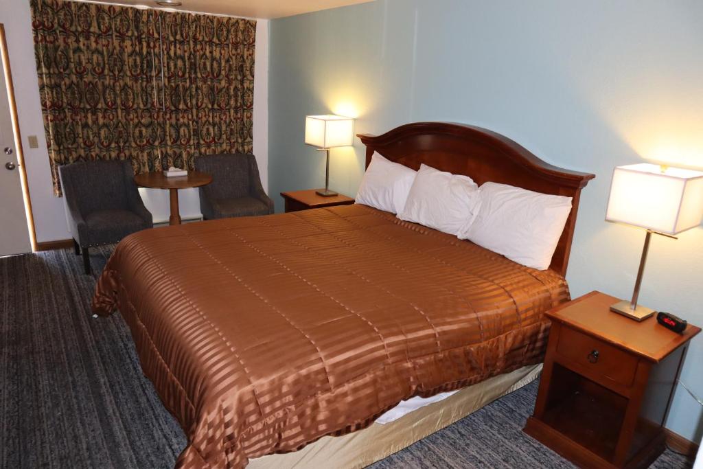Postel nebo postele na pokoji v ubytování Silver Sands Motel