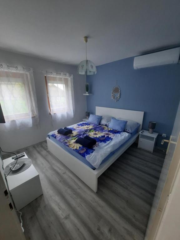 Posteľ alebo postele v izbe v ubytovaní Helena apartman