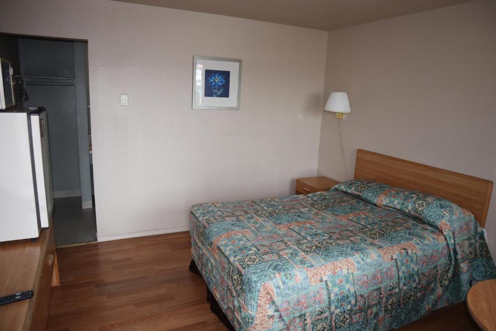 Postel nebo postele na pokoji v ubytování Silver Sands Motel