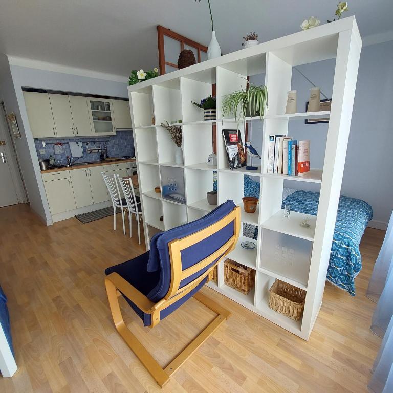 Kuchyň nebo kuchyňský kout v ubytování Studio lumineux proche port & plages
