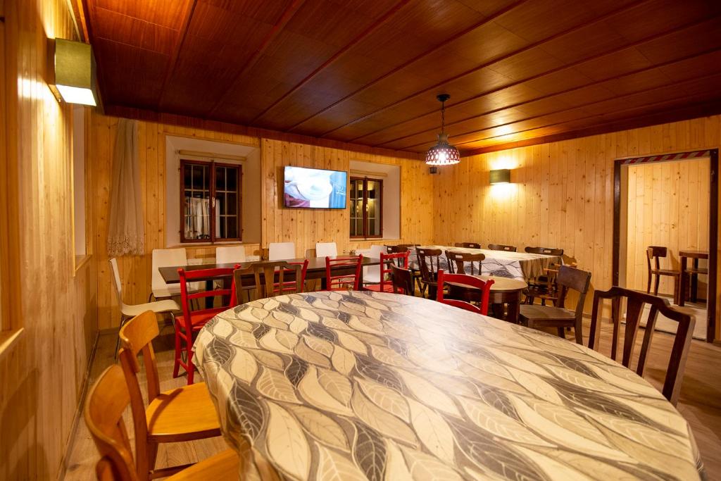 TV a/nebo společenská místnost v ubytování Zotlar House