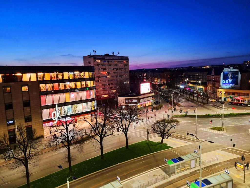 Nespecifikovaný výhled na destinaci Štetín nebo výhled na město při pohledu z apartmánu