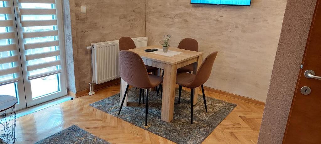 TV a/nebo společenská místnost v ubytování Apartman Lora