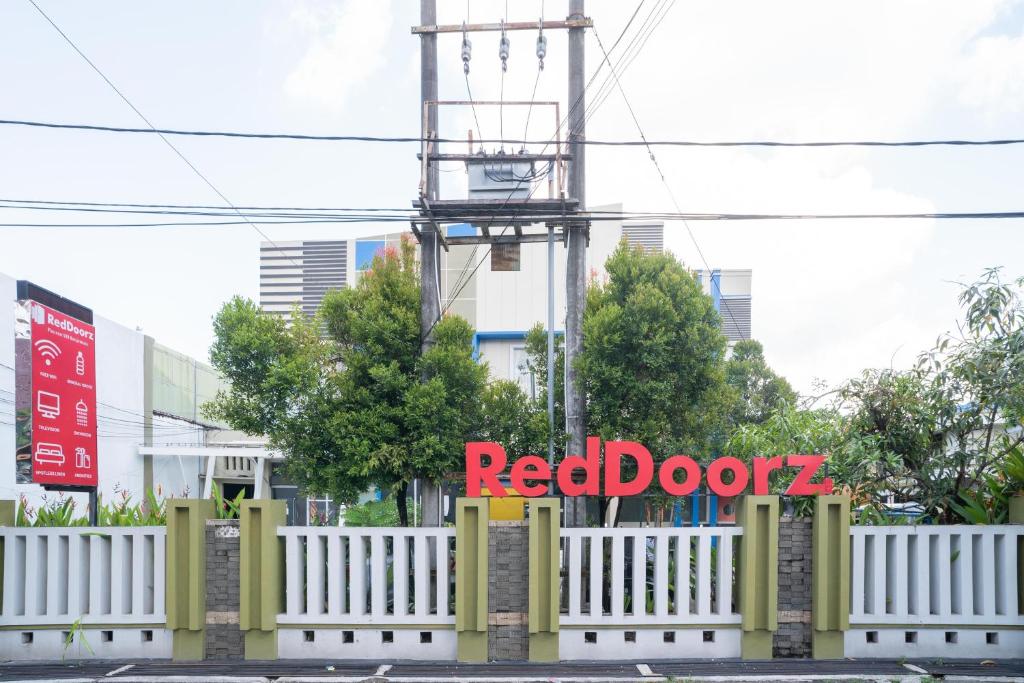 Fotografie z fotogalerie ubytování RedDoorz Plus near UIN Banjarmasin v destinaci Sungai Lutus