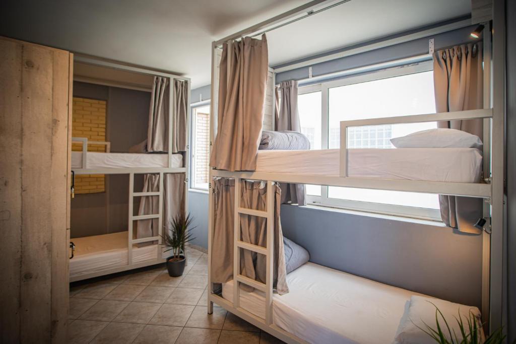 Postel nebo postele na pokoji v ubytování Bedway Athens Hostel