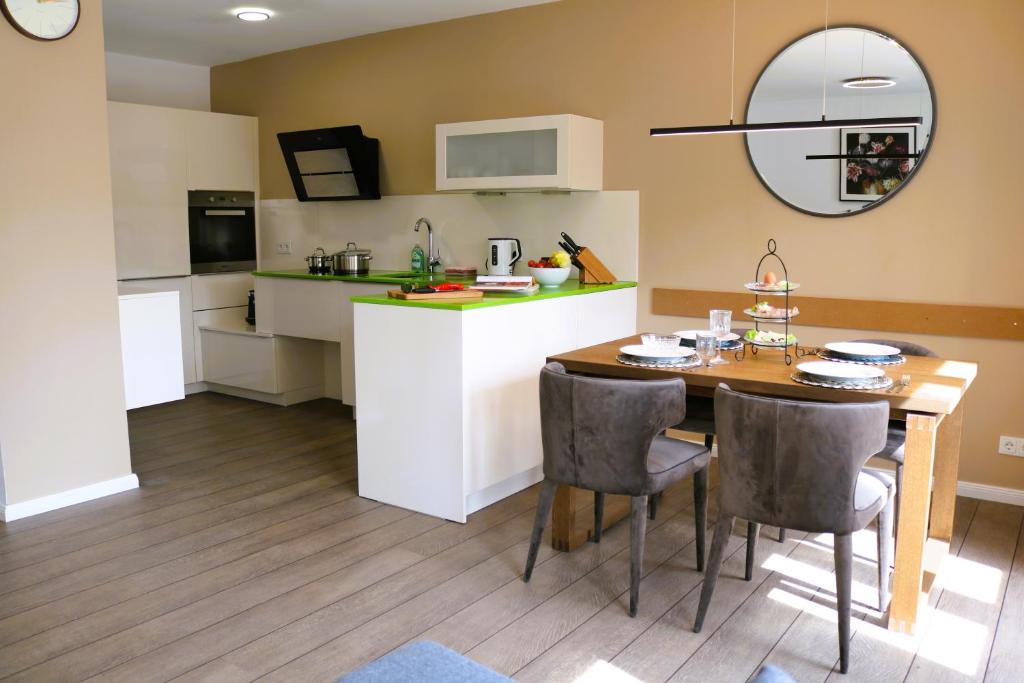 Kuchyň nebo kuchyňský kout v ubytování Wohnung bei Façon