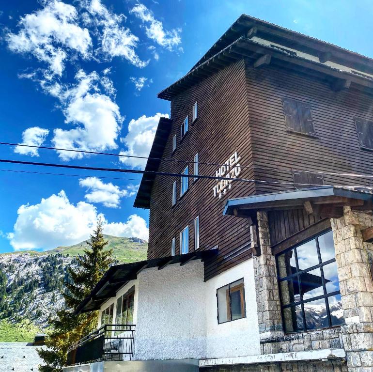 a building with a mountain in the background at Hotel Tobazo in Candanchú