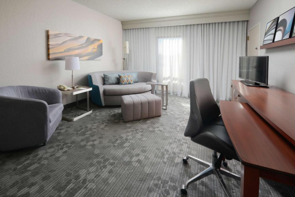 Sonesta Select Dallas Central Expressway - Suite Met Twee Tweepersoonsbedden En Een Bankbed