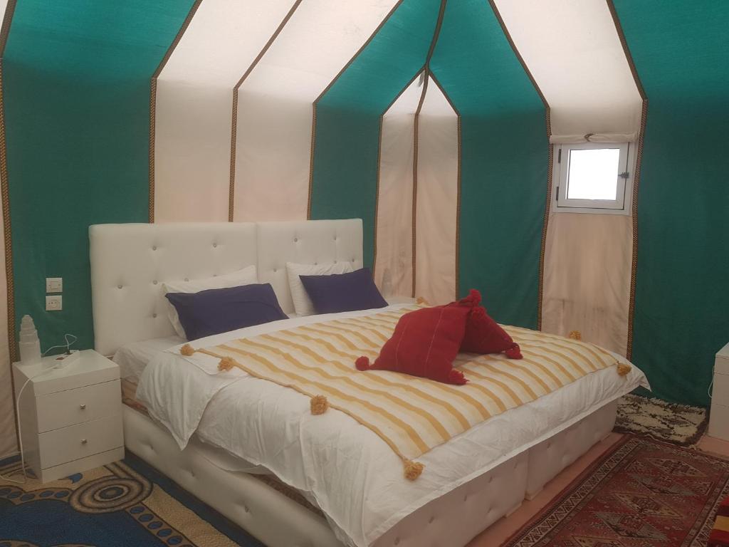 Postel nebo postele na pokoji v ubytování Merzouga Activities Camp